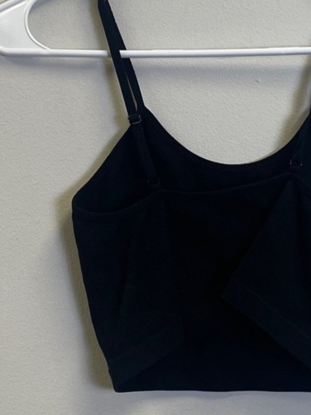 👩👩👦Black Crop Top - Picture 3 of 3